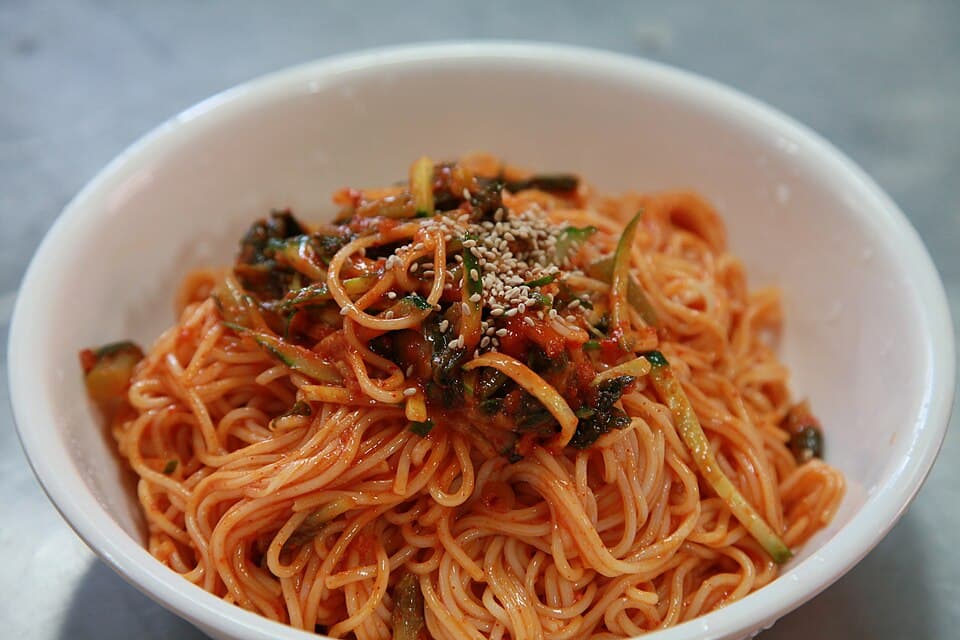Bibim-guksu (비빔국수)